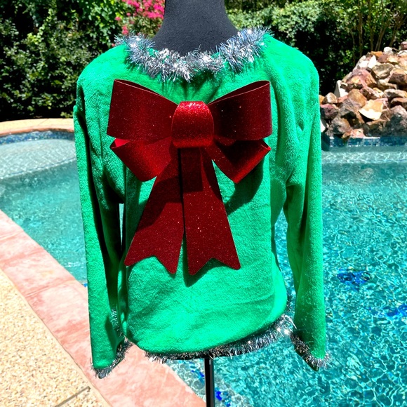 The Grinch, Holiday, long sleeve, sweatshirt, size M 7/9 - Picture 2 of 3